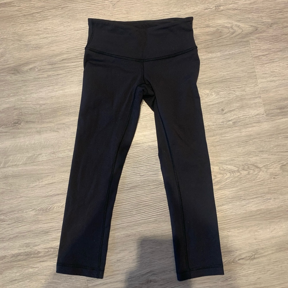 Lululemon black cropped wunder unders